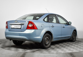Подержанный автомобиль Ford Focus Sedan 2008 года (5 фото)