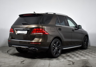Подержанный автомобиль Mercedes-Benz GLE 2015 года (5 фото)