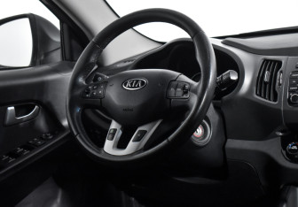 Подержанный автомобиль Kia Sportage 2010 года (13 фото)
