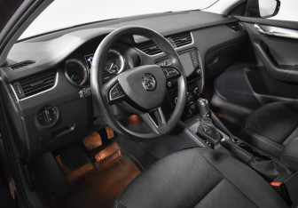 Подержанный автомобиль Skoda Octavia Liftback 2019 года (9 фото)