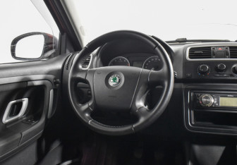 Подержанный автомобиль Skoda Fabia Wagon 2008 года (14 фото)
