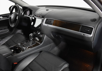 Подержанный автомобиль Volkswagen Touareg 2014 года (12 фото)