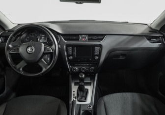 Подержанный автомобиль Skoda Octavia Liftback 2014 года (10 фото)