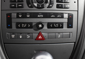 Подержанный автомобиль Citroen C5 Liftback 2006 года (17 фото)