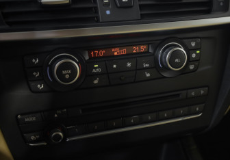 Подержанный автомобиль BMW X3 2012 года (16 фото)