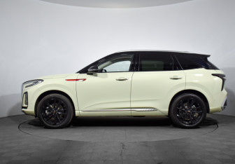 Подержанный автомобиль Hongqi HS3 2024 года (8 фото)
