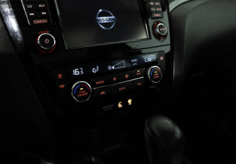 Подержанный автомобиль Nissan X-Trail 2017 года (17 фото)