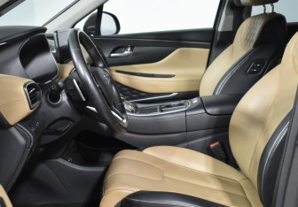 Подержанный автомобиль Hyundai Santa Fe 2021 года (10 фото)