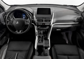 Подержанный автомобиль Mitsubishi Eclipse Cross 2018 года (15 фото)