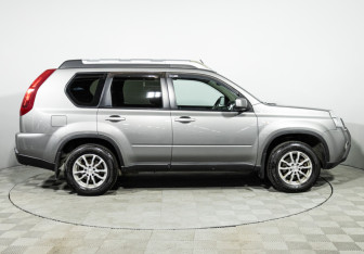 Подержанный автомобиль Nissan X-Trail 2013 года (4 фото)