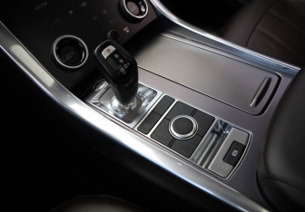 Подержанный автомобиль Land Rover Range Rover Sport 2018 года (15 фото)