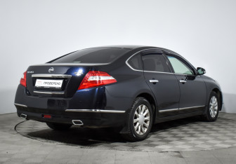 Подержанный автомобиль Nissan Teana 2011 года (5 фото)