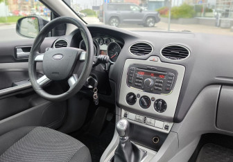 Подержанный автомобиль Ford Focus Sedan 2010 года (15 фото)