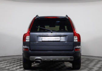 Подержанный автомобиль Volvo XC90 2008 года (6 фото)