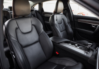 Подержанный автомобиль Volvo S90 2021 года (25 фото)