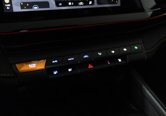 Подержанный автомобиль Changan UNI-V 2024 года (17 фото)