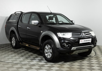 Подержанный автомобиль Mitsubishi L200 2014 года (3 фото)
