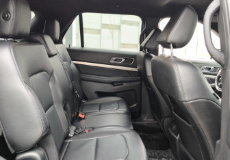 Подержанный автомобиль Ford Explorer 2018 года (15 фото)