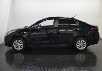 Подержанный автомобиль Kia Rio Sedan 2018 года (8 фото)