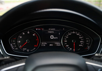 Подержанный автомобиль Audi A4 Sedan 2018 года (14 фото)
