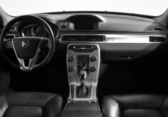 Подержанный автомобиль Volvo S80 2014 года (15 фото)