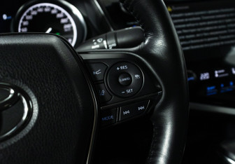 Подержанный автомобиль Toyota Camry Sedan 2019 года (21 фото)