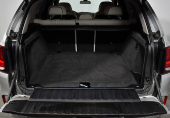 Подержанный автомобиль BMW X5 2015 года (19 фото)