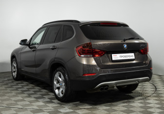 Подержанный автомобиль BMW X1 2013 года (7 фото)
