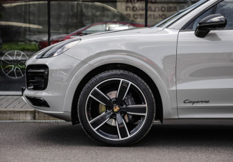 Подержанный автомобиль Porsche Cayenne 2020 года (10 фото)