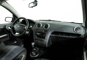 Подержанный автомобиль Ford Fusion 2008 года (9 фото)