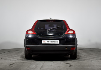 Подержанный автомобиль Volvo C30 2007 года (6 фото)