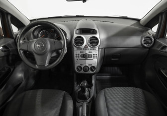 Подержанный автомобиль Opel Corsa 2013 года (10 фото)