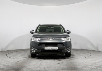 Подержанный автомобиль Mitsubishi Outlander 2013 года (2 фото)