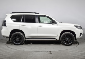 Подержанный автомобиль Toyota Land Cruiser Prado 2021 года (4 фото)