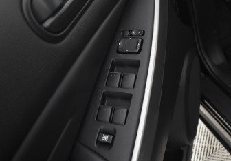 Подержанный автомобиль Mazda CX-7 2011 года (18 фото)