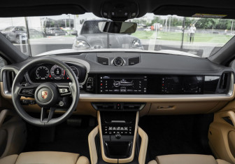 Подержанный автомобиль Porsche Cayenne 2025 года (15 фото)