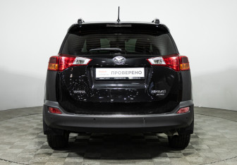 Подержанный автомобиль Toyota RAV4 2013 года (6 фото)