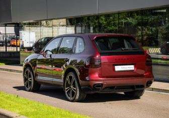 Подержанный автомобиль Porsche Cayenne 2007 года (8 фото)