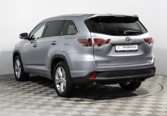 Подержанный автомобиль Toyota Highlander 2014 года (7 фото)