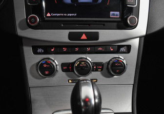 Подержанный автомобиль Volkswagen Passat CC 2012 года (16 фото)