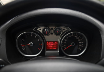 Подержанный автомобиль Ford C-MAX 2008 года (14 фото)