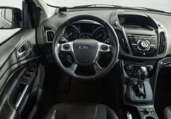 Подержанный автомобиль Ford Kuga 2016 года (11 фото)