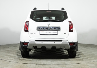 Подержанный автомобиль Renault Duster 2017 года (6 фото)