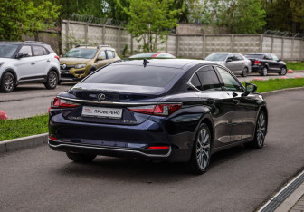 Подержанный автомобиль Lexus ES 2021 года (6 фото)