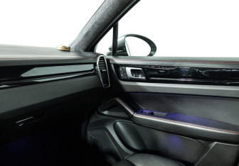 Подержанный автомобиль Porsche Cayenne 2021 года (19 фото)