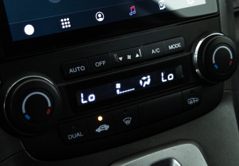 Подержанный автомобиль Honda CR-V 2008 года (15 фото)