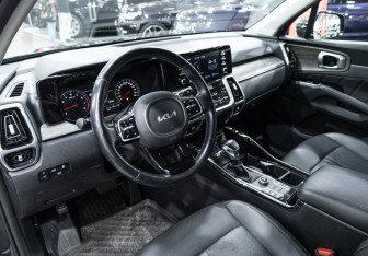 Подержанный автомобиль Kia Sorento 2022 года (13 фото)