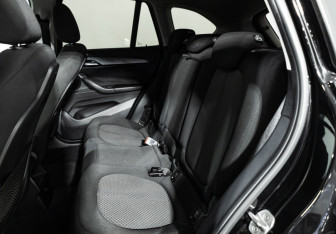 Подержанный автомобиль BMW X1 2017 года (10 фото)