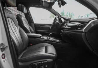 Подержанный автомобиль BMW X5 2017 года (30 фото)
