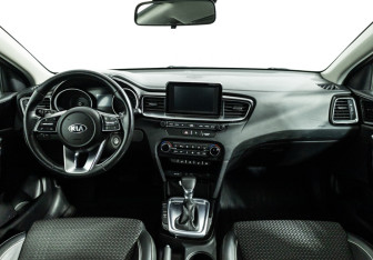 Подержанный автомобиль Kia Ceed Hatchback 2018 года (13 фото)